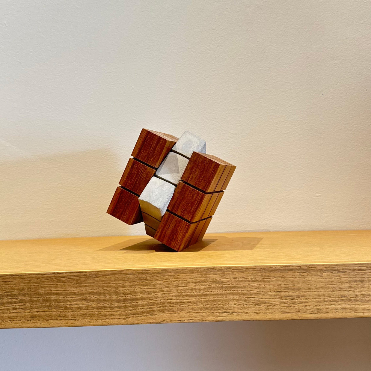 Cubo de Madera y Concreto
