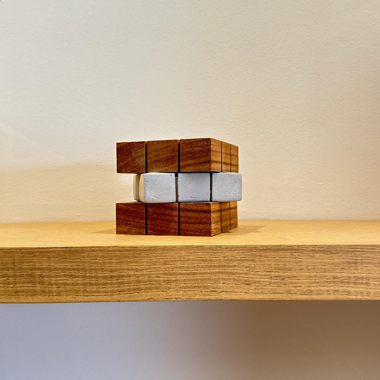 Cubo de Madera y Concreto