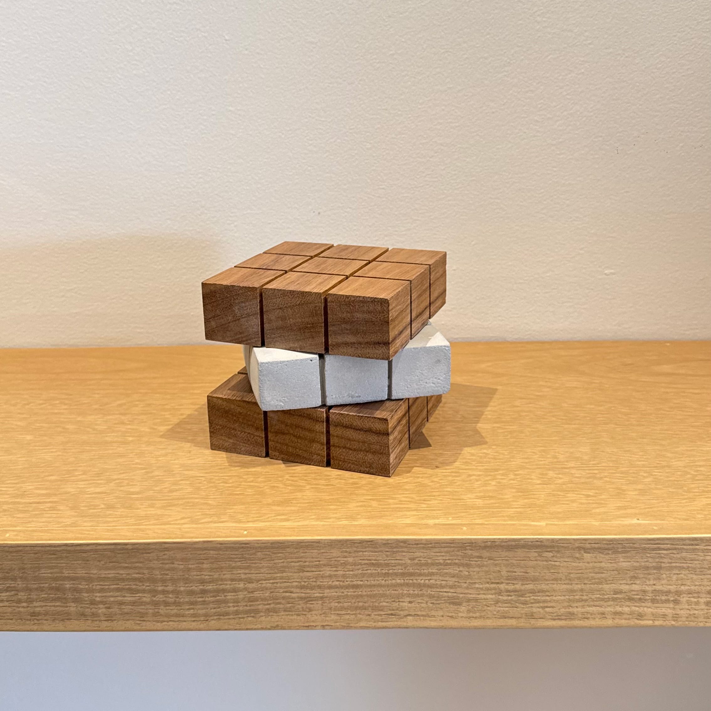 Cubo de Madera y Concreto